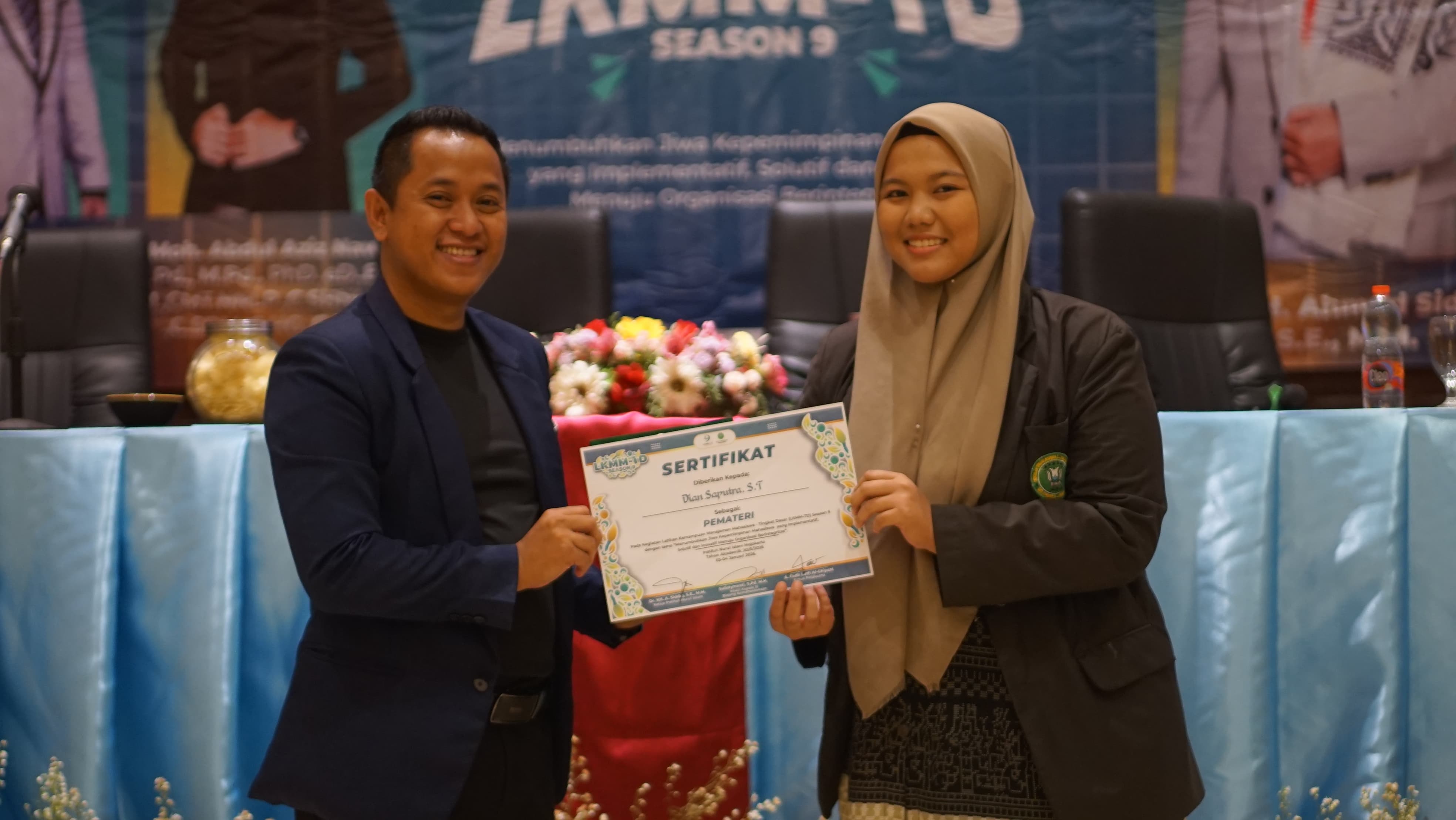 Meneguhkan Khidmah NU Melalui Penguatan Ekonomi Umat Bonus Demografi dan Tantangan Implementasi  Oleh: Jessy Nadzla Kumala Dewi Mahasiswa Semester IV IUP Ekonomi Syariah Institut Nurul Islam Mojokerto